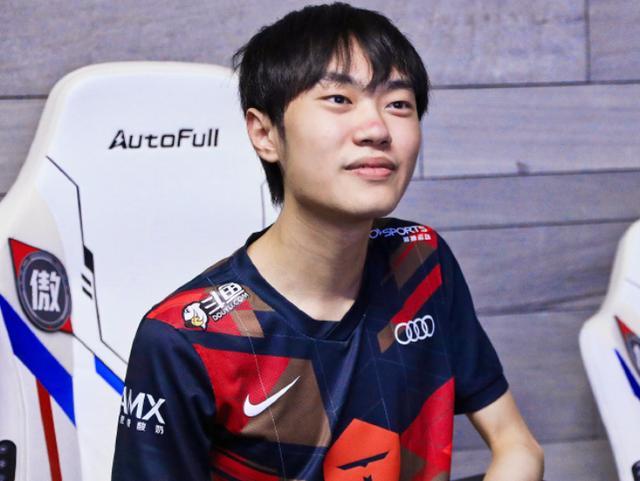 制对方中卫 制对方中卫